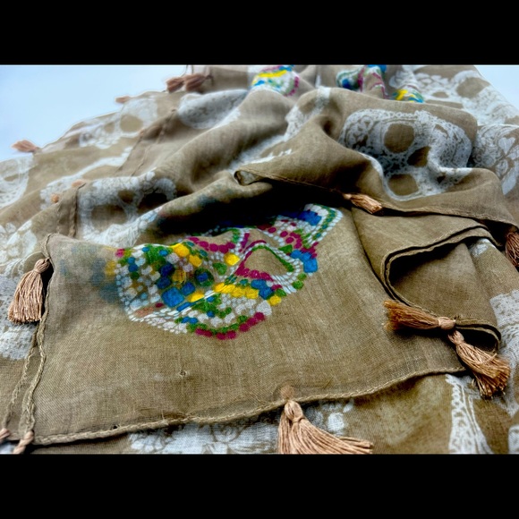 Incredible, Alexander McQueen looking scarf with tassels and multicolor scarf! - Picture 15 of 15